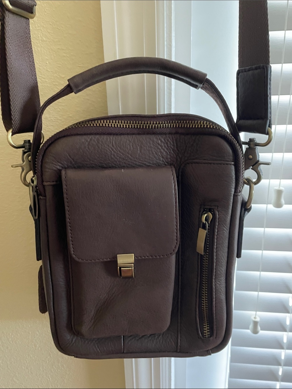 Men's Leather Messenger Men Crossbody Bag - Picture 2 of 4